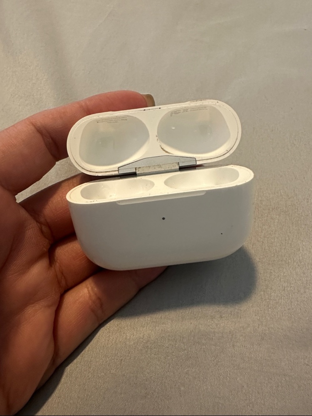 Apple White Wireless Earbuds Charging Case